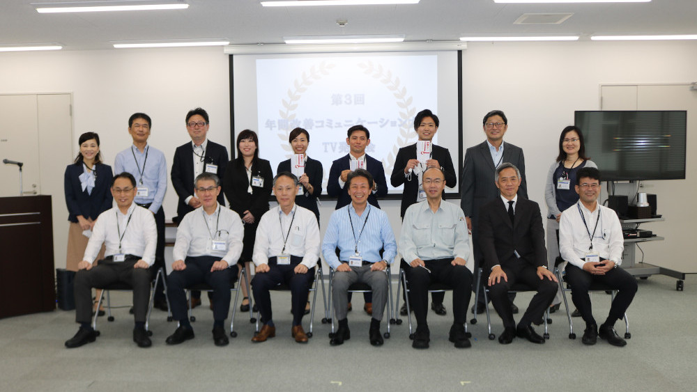 受賞者と審査員で記念撮影