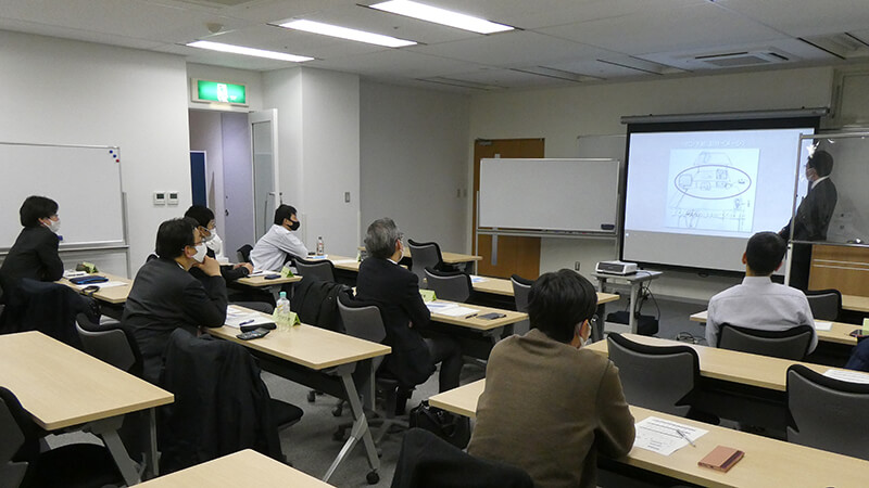 メーカー、建築等様々な業種の方が参加