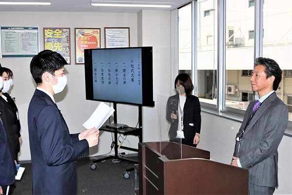 新入社員代表による決意表明の様子
